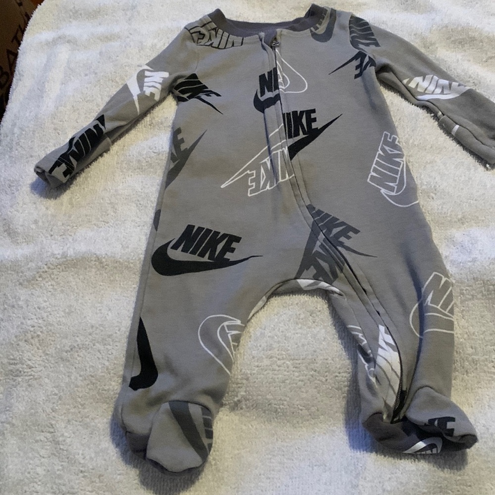 One piece baby outfit with zipper